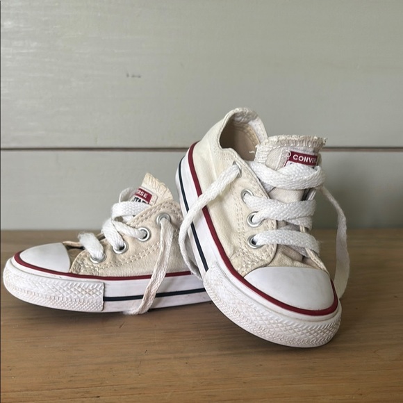 Converse Chuck Taylor All Star Low Tops – Toddler Size 5 - Picture 1 of 5